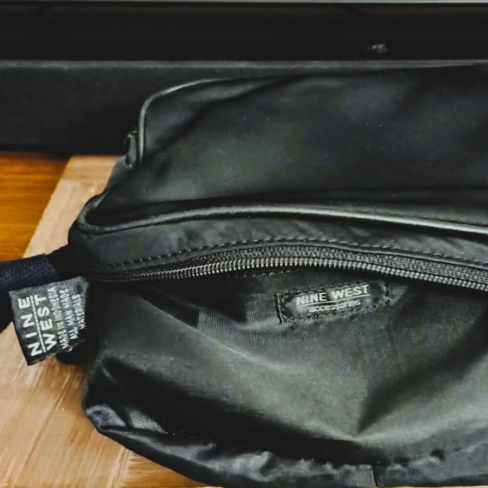 Nine West High-quality Rainproof Nylon Leather Trim Crossbody Bag Like New - Picture 9 of 10